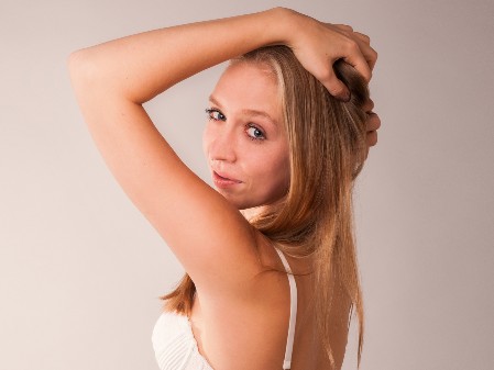 Frau, Fotoshooting in Dessous, Akt