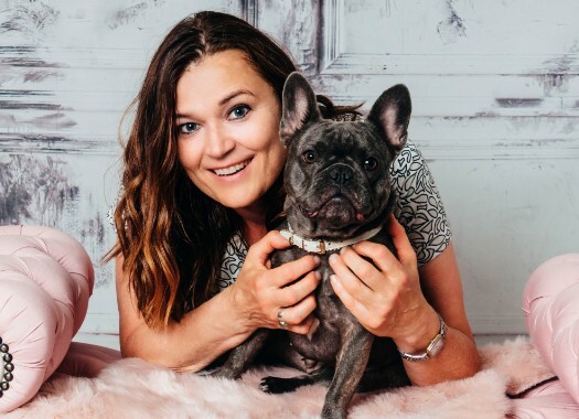 Portrait Frau mit Französchischer Bulldogge