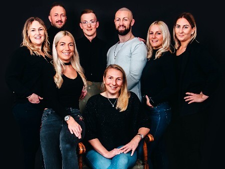 Familienbild Fotoshooting 8 Geschwister