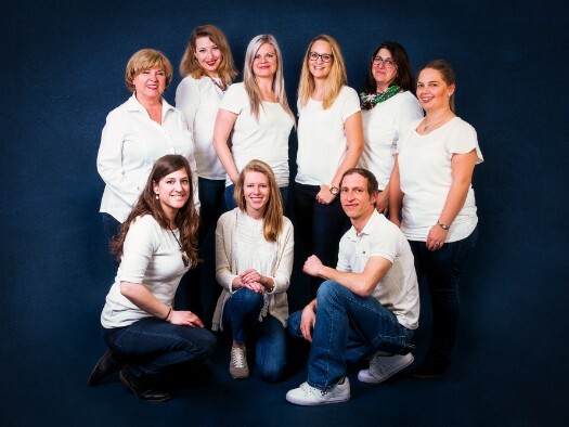 9 Personen Gruppenfoto